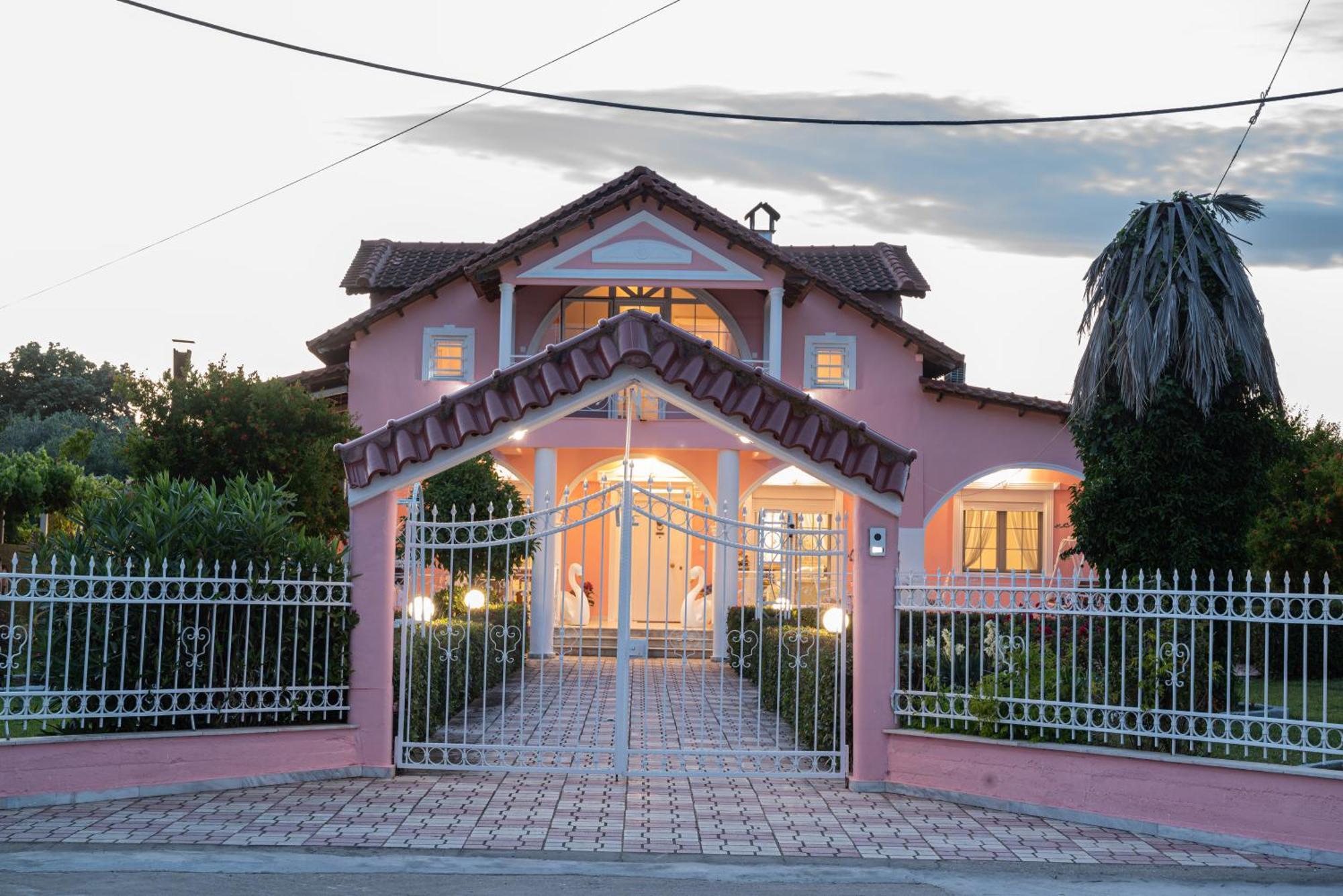 Villa Regina By The Sea *